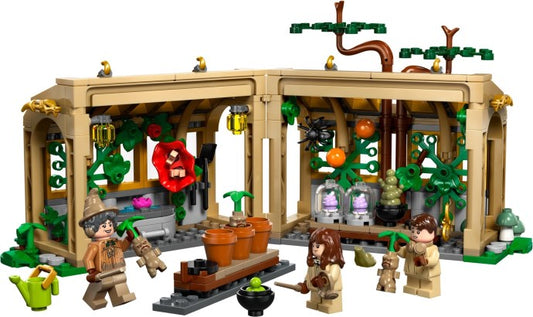 LEGO Harry Potter Hogwarts Castle: Herbology Class (76445)