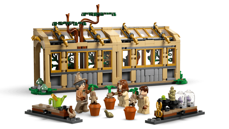 LEGO Harry Potter Hogwarts Castle: Herbology Class (76445)